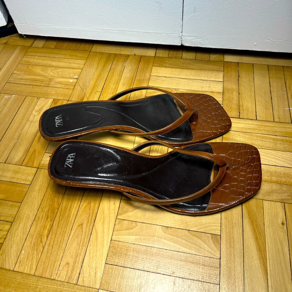 Zara brown snake sandal heels touch on the top feet of the heels, summer heels!